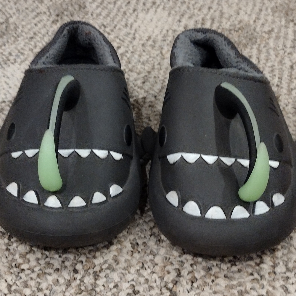 Crayon Friends Anglerfish Slippers,Women Size 7, Glow In The Dark